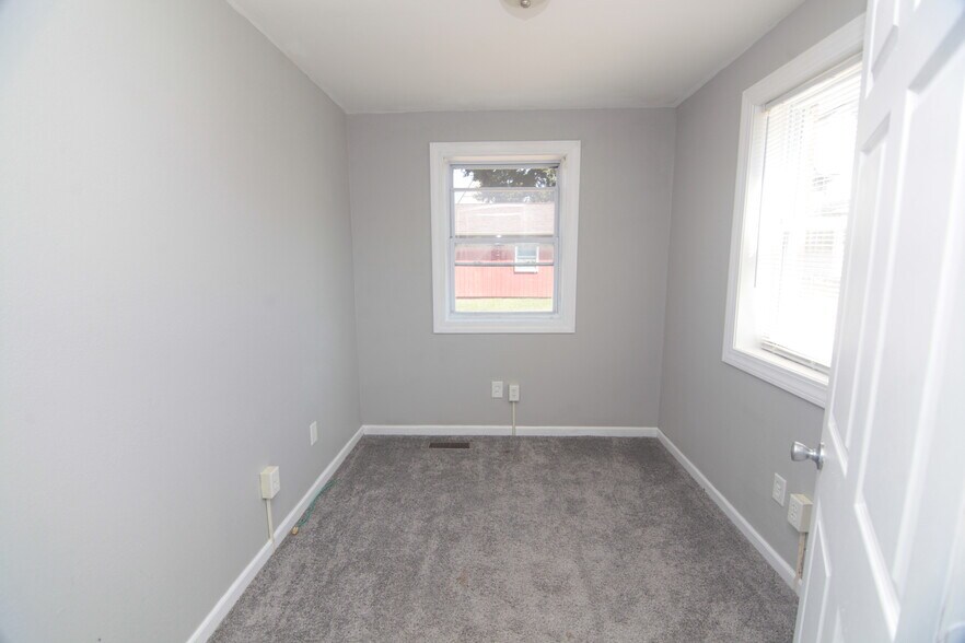 More Photos Of 124 3rd Ave W, Milan Office For Lease