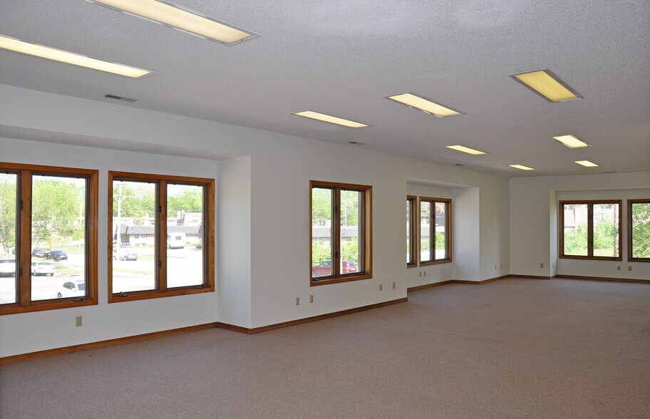More Photos Of Shunga Creek Office, Topeka Office For Sale