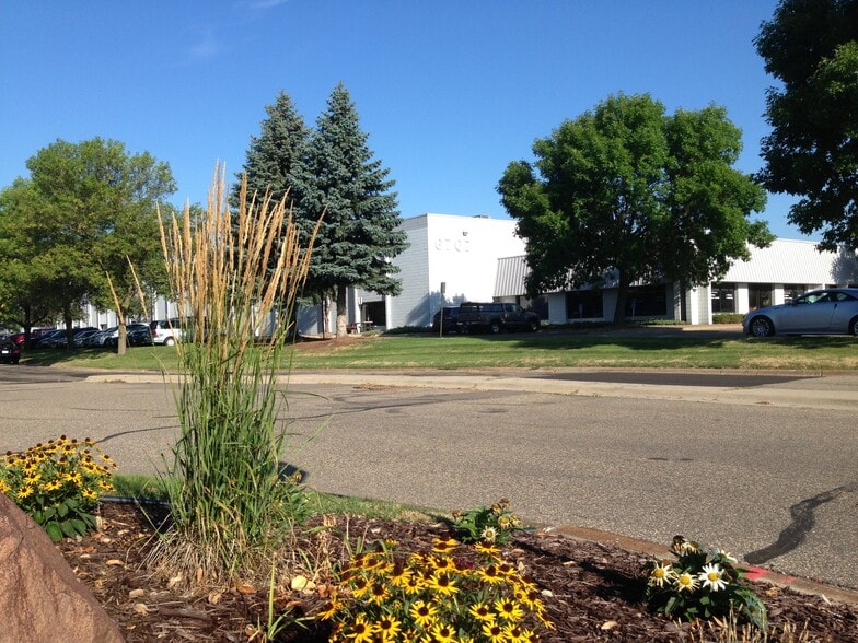 More Photos Of 6707 Shingle Creek Pky, Brooklyn Center Industrial For Sale