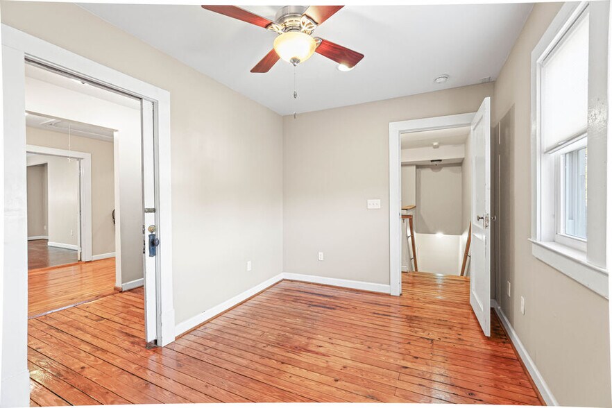 More Photos Of 113 Whitsett St, Greenville Office For Sale