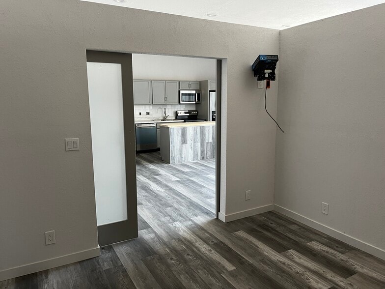 More Photos Of 275 N Abby St, Fresno Office For Sale