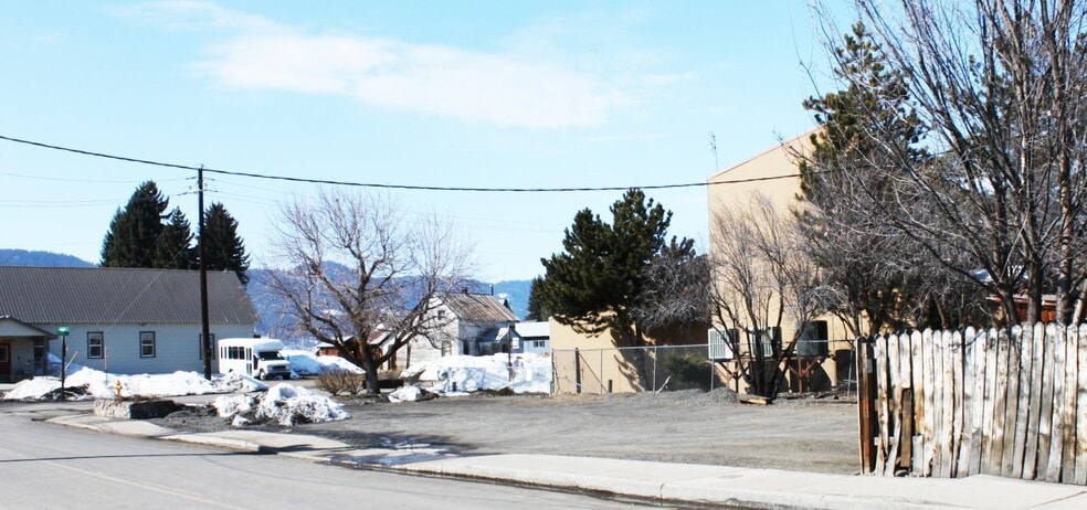 More Photos Of 105 N Main St, Halfway Restaurant For Sale