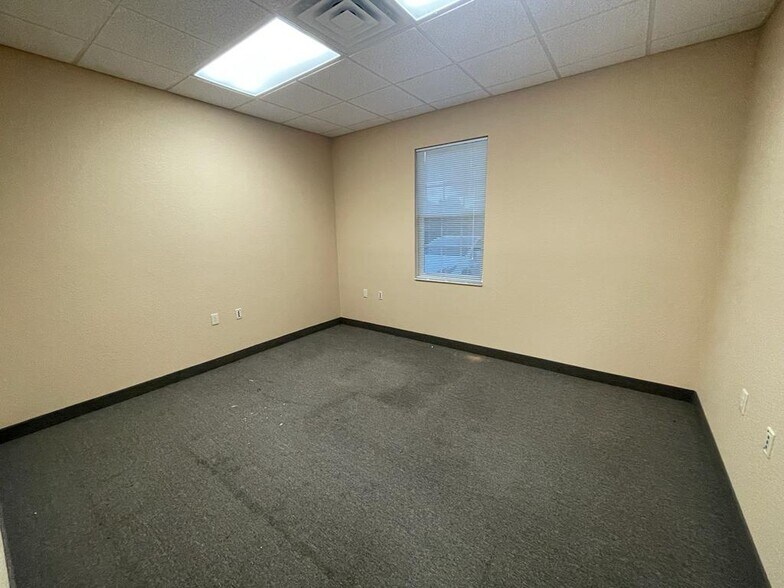 More Photos Of 2010 NE 14th St, Ocala Office For Lease