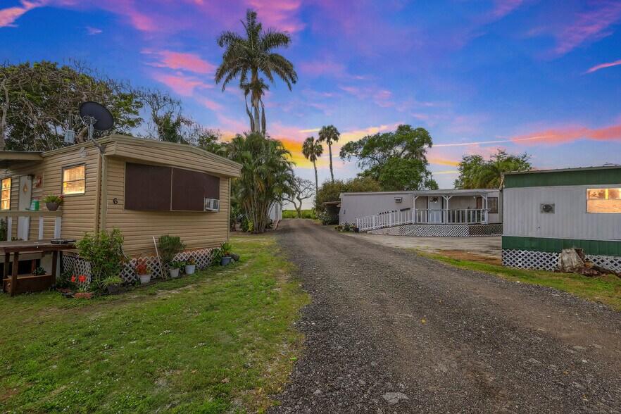 Primary Photo Of 1 Richard Keen Rd, Pahokee Manufactured Housing Mobile Home Park For Sale