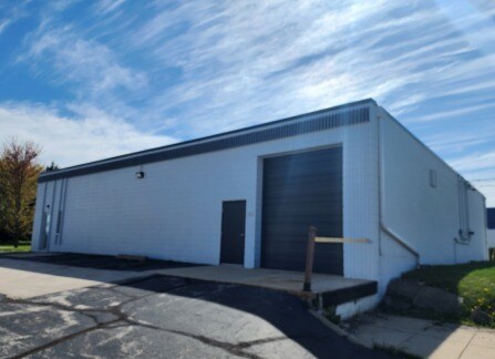 More Photos Of 250-260 E Oak St, Oak Creek Warehouse For Lease