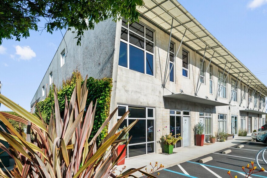 More Photos Of 108 High Rd, Santa Cruz Flex For Sale