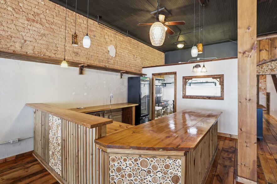 More Photos Of 132 S Main St, Woodruff Storefront Retail Office For Lease