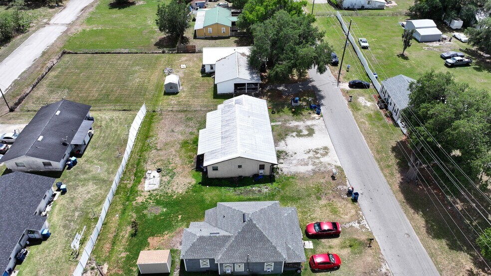 More Photos Of 32 N Palmetto Ave, Fort Meade Multifamily For Sale