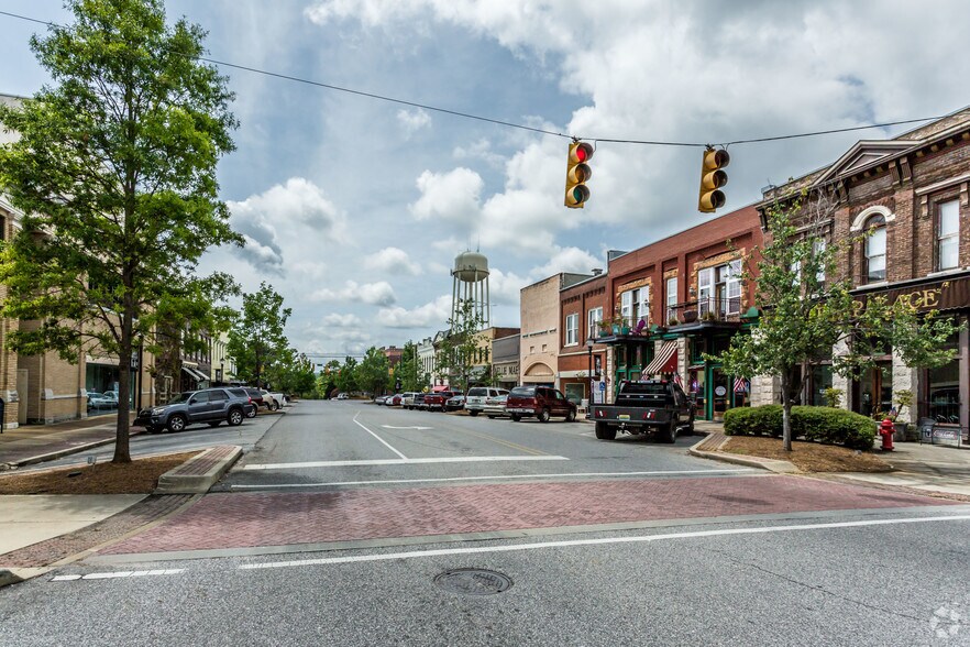 More Photos Of 116 S Main St, Tuscumbia Storefront For Lease