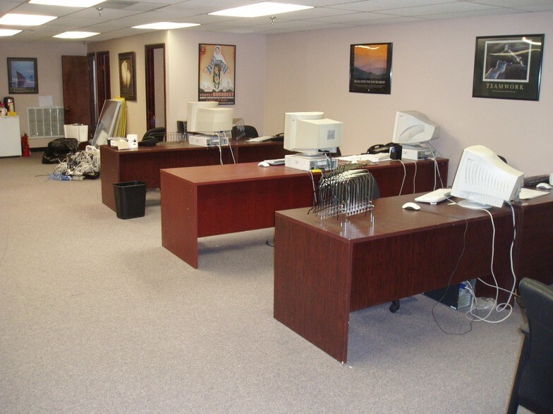 More Photos Of 74 Main St, Woodbridge Storefront Retail Office For Lease