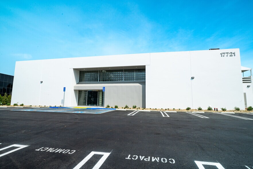 More Photos Of 17721 Mitchell N, Irvine Warehouse For Lease