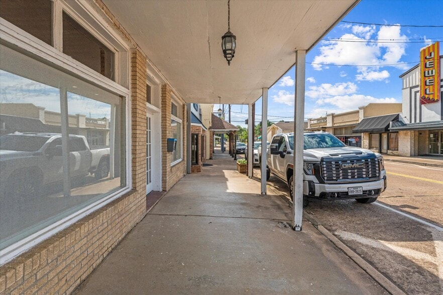 More Photos Of 313 E Main St, Humble Showroom For Sale