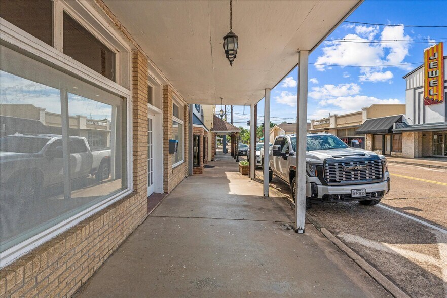 More Photos Of 313 E Main St, Humble Storefront Retail Office For Lease
