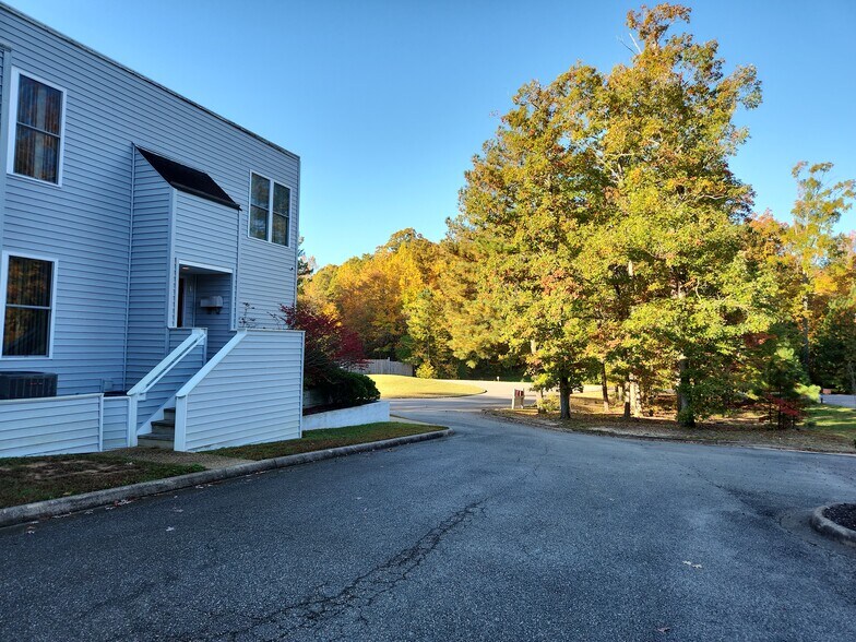 More Photos Of 3121 E Boundary Ct, Midlothian Office For Sale