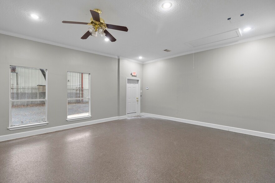 More Photos Of 7407 Fm-1488, Magnolia Medical For Lease