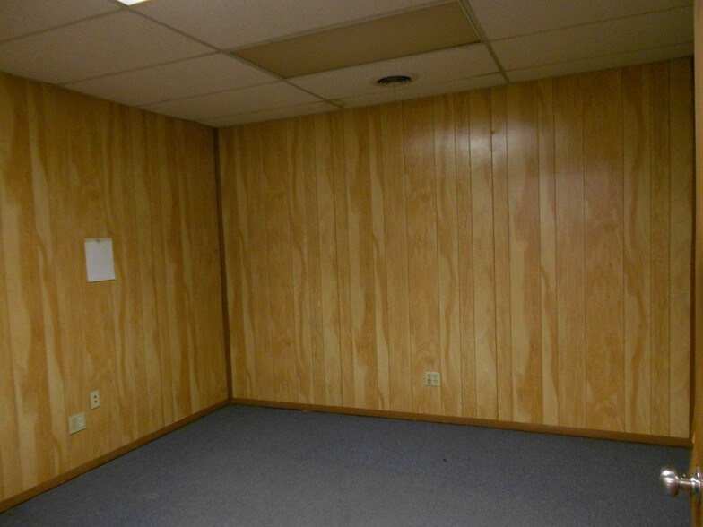 More Photos Of 218 Elm St, Abilene Flex For Sale