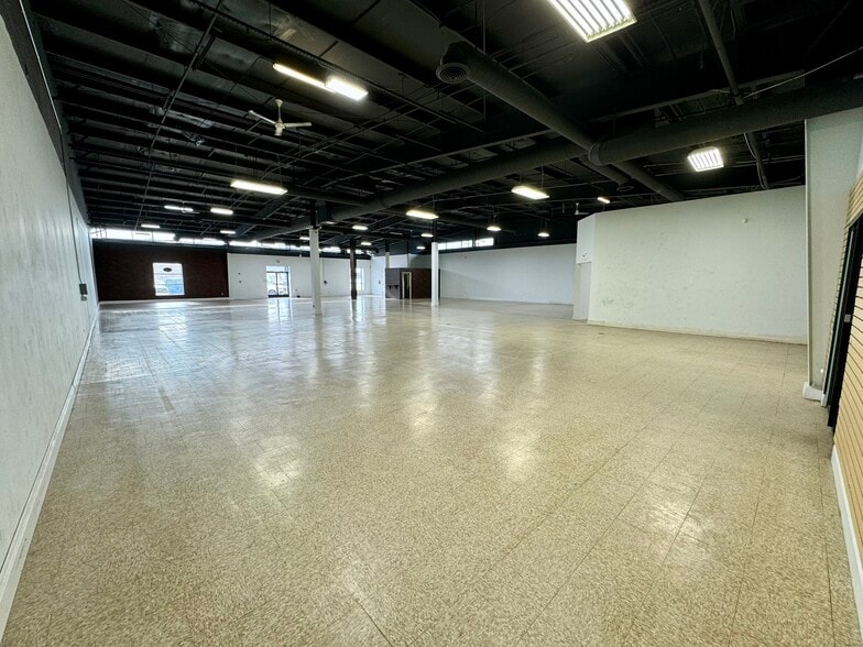 More Photos Of 750 Garden Of The Gods Rd, Colorado Springs Storefront For Lease