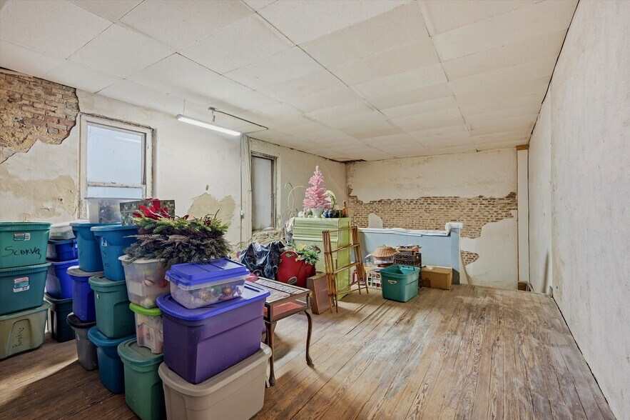 More Photos Of 321 N Main St, Bonham General Retail For Sale