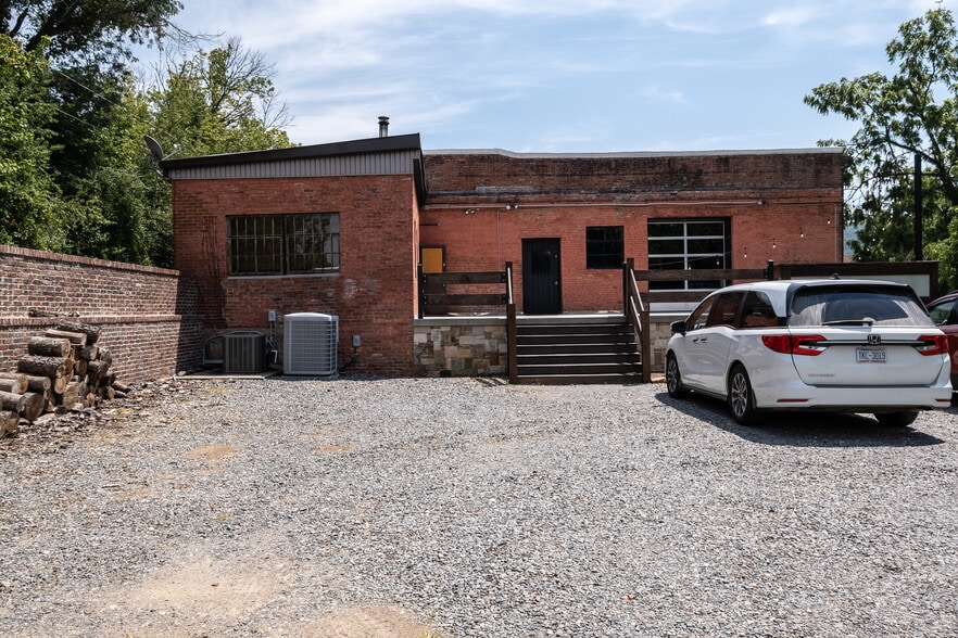 More Photos Of 11 Railroad St, Murphy Research And Development For Sale
