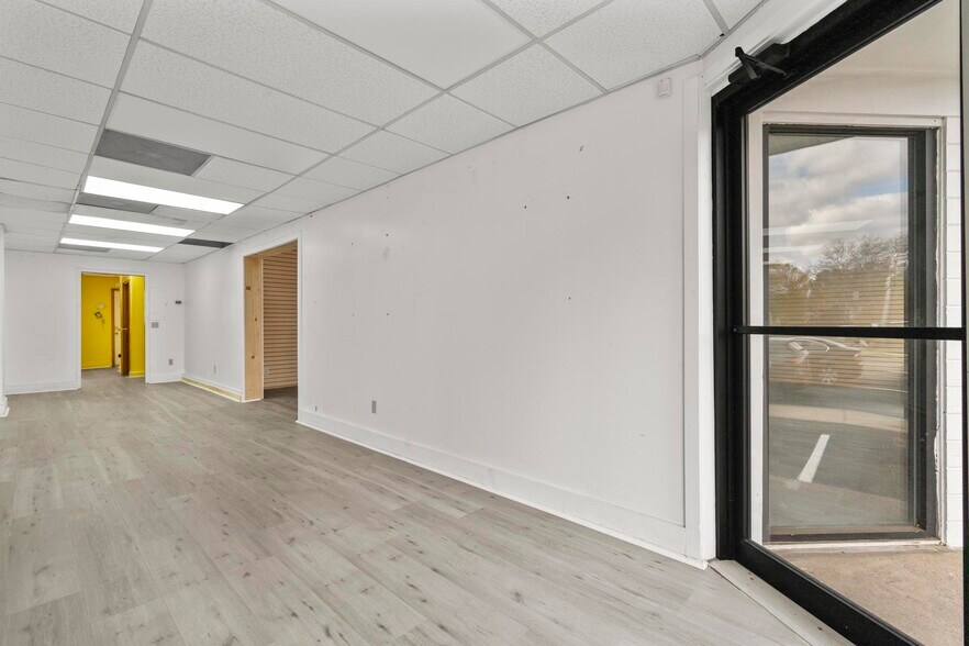 More Photos Of 2980 Whitney Ave, Hamden Storefront Retail Office For Lease