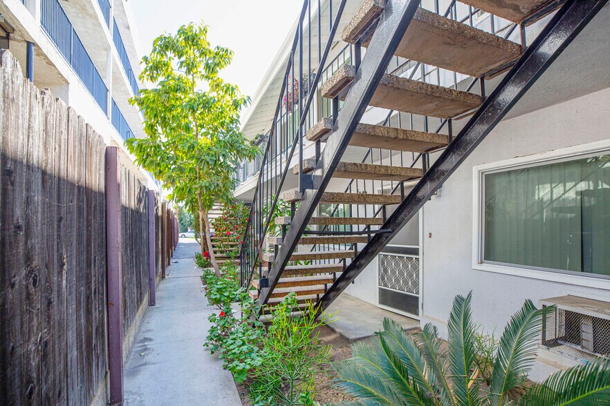 More Photos Of 1157 Justin Ave, Glendale Apartments For Sale