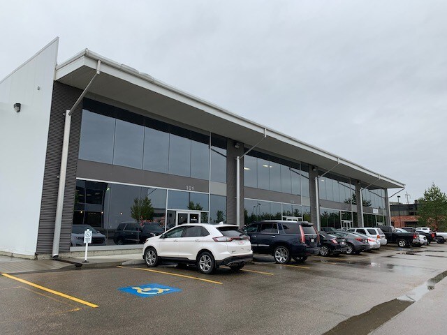 More Photos Of 125 Carleton Dr, St. Albert Flex For Lease