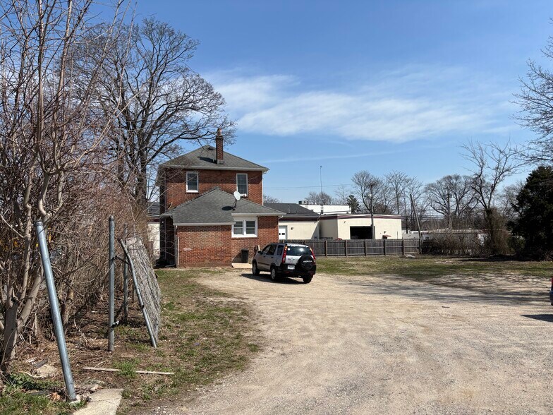 More Photos Of 149 Depot Rd, Huntington Station Freestanding For Sale