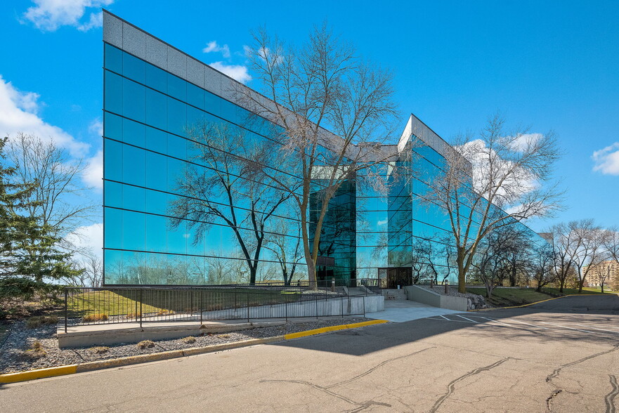 Primary Photo Of 7100 Northland Cir N, Brooklyn Park Office For Lease