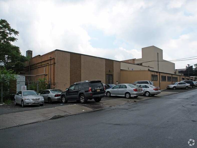 More Photos Of 18-36 Blanchard St, Newark Warehouse For Sale