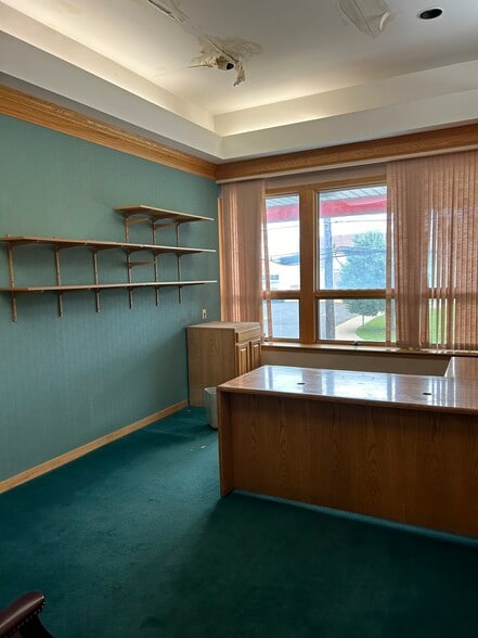 More Photos Of 320 N Courtland St, East Stroudsburg Freestanding For Lease
