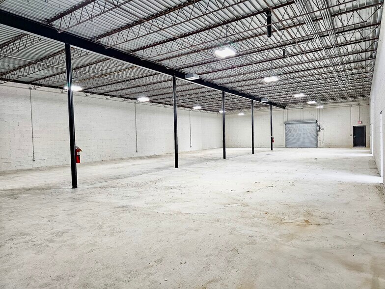 More Photos Of 1120 N Blairs Bridge Rd, Lithia Springs Showroom For Sale