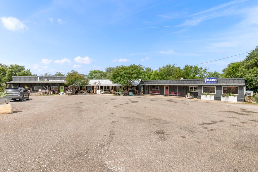 More Photos Of 1725 S US Highway 281, Blanco Freestanding For Sale