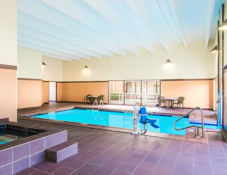 More Photos Of 2804 N Main St, Altus Hotel For Sale