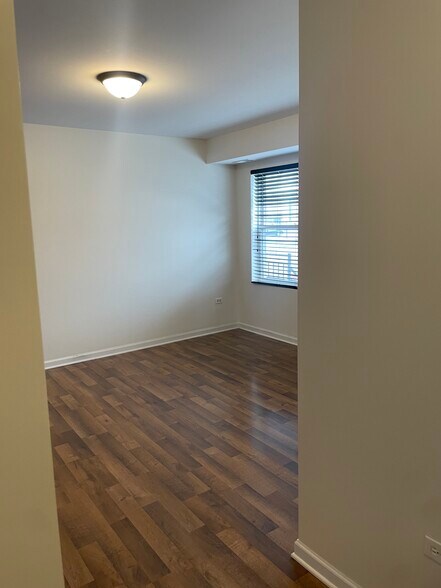 More Photos Of 6906 W 111th St, Worth Bar For Sale