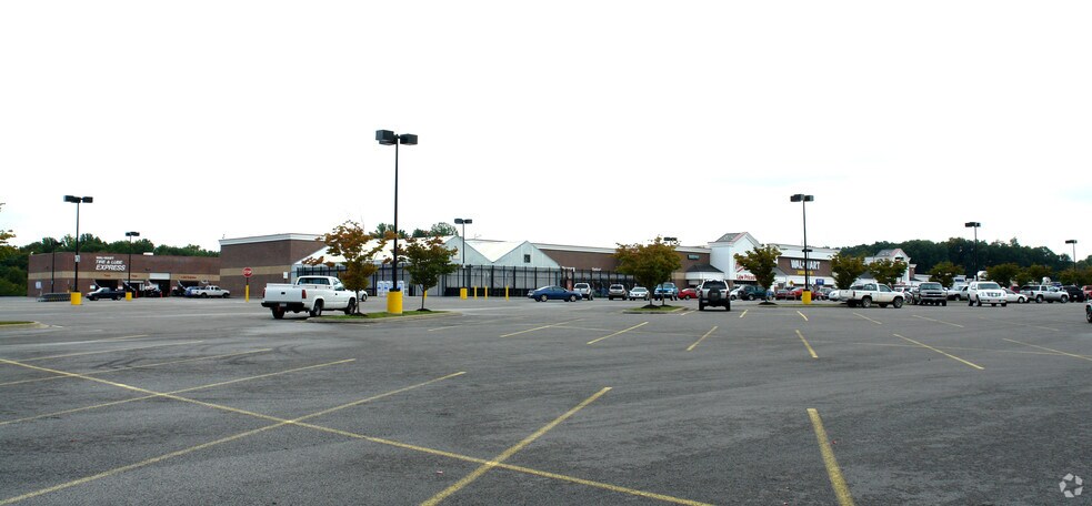 More Photos Of 86-114 Town Center Rd, Fayetteville Storefront Retail Office For Lease