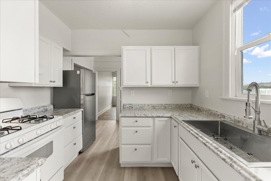 More Photos Of 950 East St, Pittsburg Apartments For Sale