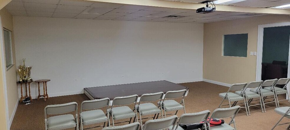 More Photos Of 5680 S Archer Ave, Chicago Loft Creative Space For Lease