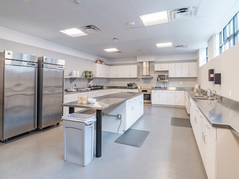 More Photos Of 2275 Bridge St, Philadelphia Loft Creative Space For Lease