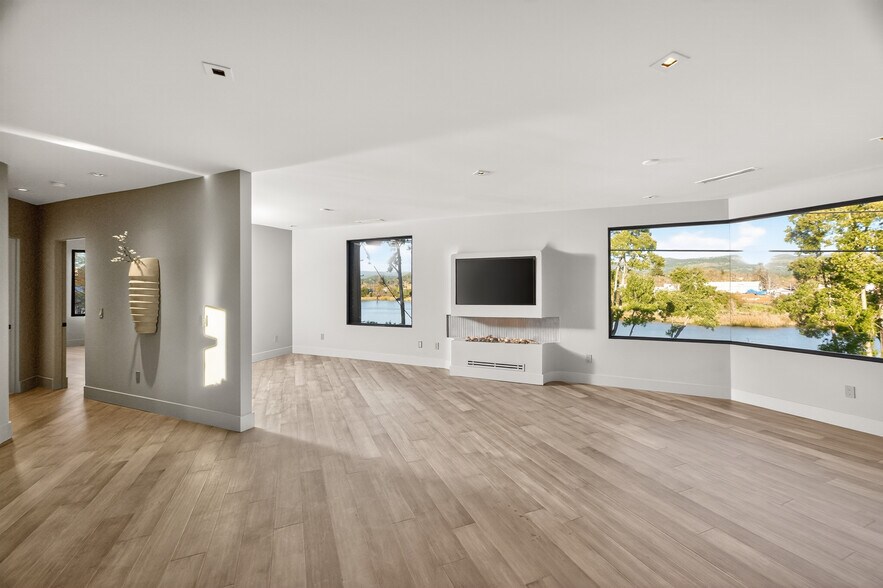 More Photos Of 585 Riverside Drive, Napa Multifamily For Sale