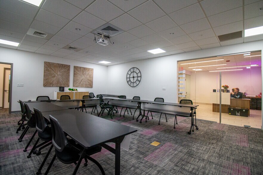 More Photos Of 3707 W Cherry St, Tampa Office For Sale