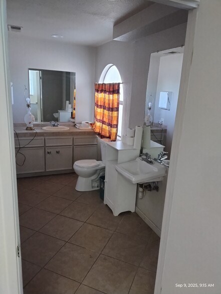 More Photos Of 700 Scenic Dr, Modesto Office For Lease