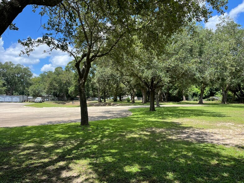 More Photos Of 2400 W Herman St, Pensacola Warehouse For Sale