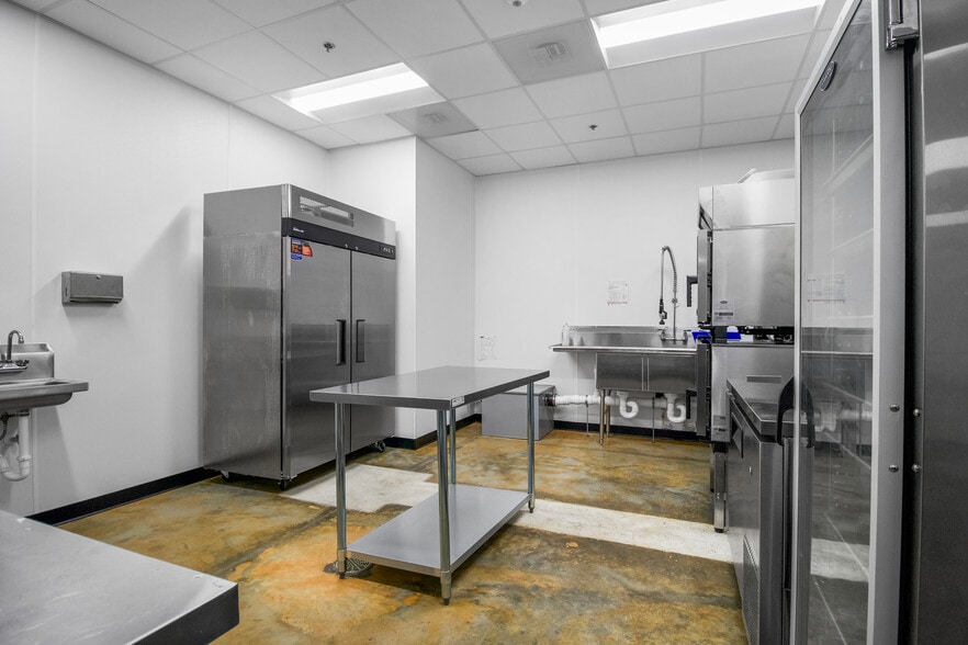 More Photos Of 585 Willow ln, McDonough Sports And Entertainment For Sale