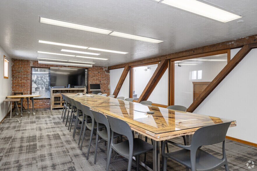 More Photos Of 106 Main St, Boise General Retail For Lease