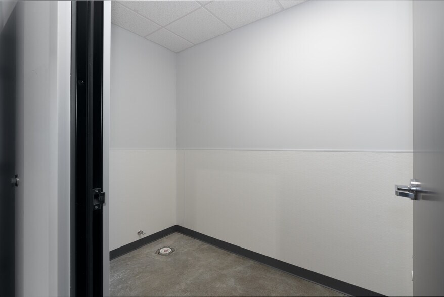 More Photos Of 7200 Old Liberty Road, Powell Flex For Lease