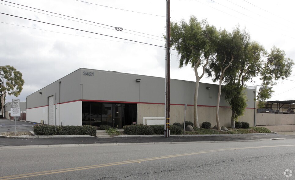 More Photos Of 2421 S Susan St, Santa Ana Warehouse For Lease