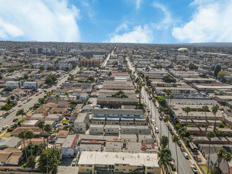 More Photos Of 520 W 82nd St, Los Angeles Apartments For Sale