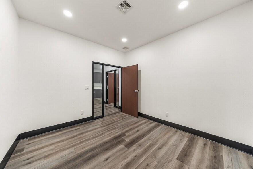 More Photos Of 23282 Peralta Dr, Laguna Hills Warehouse For Sale