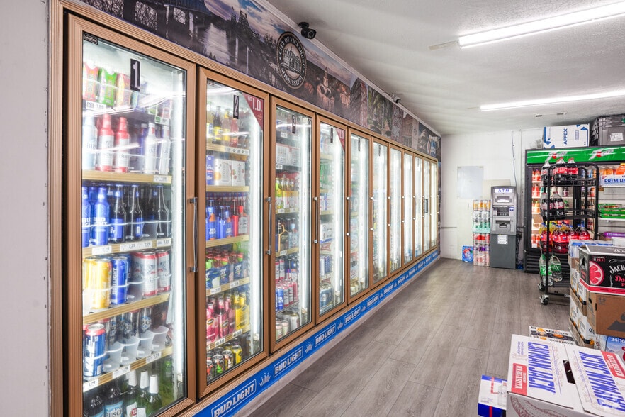 More Photos Of 3613 Wisconsin St, Vicksburg General Retail For Sale