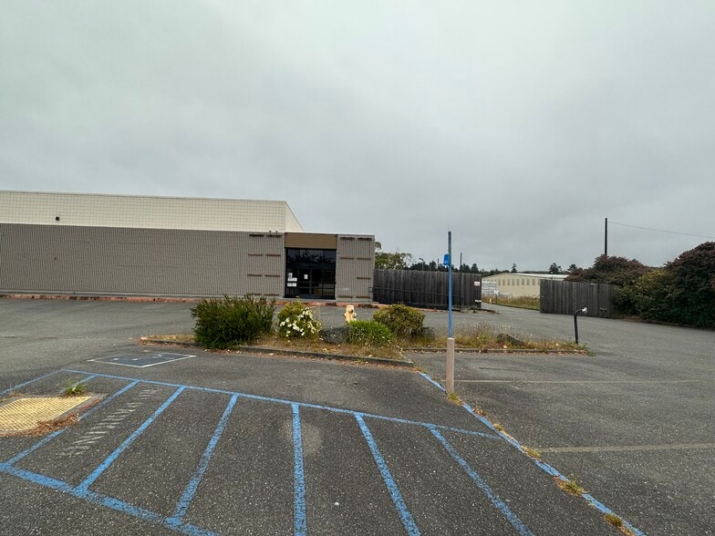 More Photos Of 4325 Broadway St, Eureka Freestanding For Sale